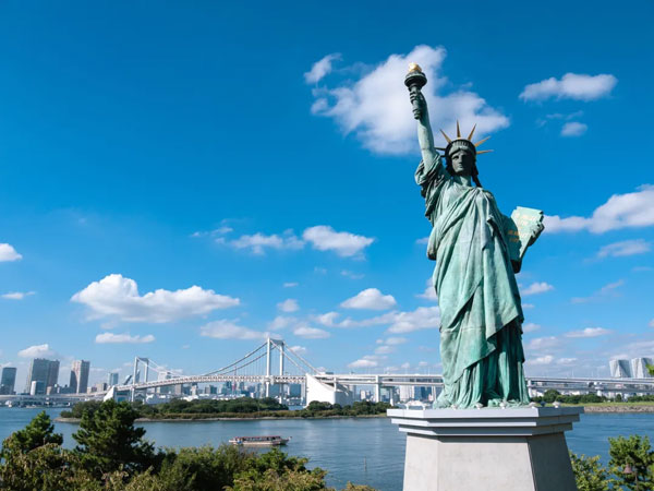 深圳5大银行狂砸2400亿！外贸企业有救了_汇信软件今日外贸新闻2.jpg