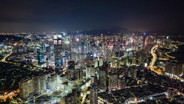 深圳5大银行狂砸2400亿！外贸企业有救了_汇信软件今日外贸新闻1.jpg
