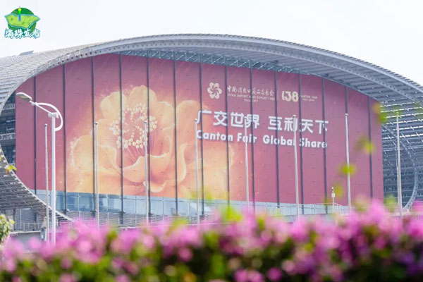 /uploads/images/2025/10/24/935835efbebdb9b44ca42fc6a170ad0e.jpg 广交会线下客流回归,数字工具如何助企业“双线掘金”1.jpg