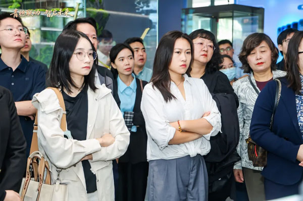 /uploads/images/2025/11/11/aaa872631dc65b4225ae0bfc0725d89a.jpg 汇信外贸软件闪耀广州!深度参与“青穗联动-智启未来”产业对标活动6.jpg